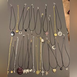 Lot of Necklaces Total Of 25
